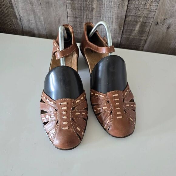 Clarks Sandals Womens 9.5 Brown Leather Slingback Ankle Strap - Picture 2 of 7